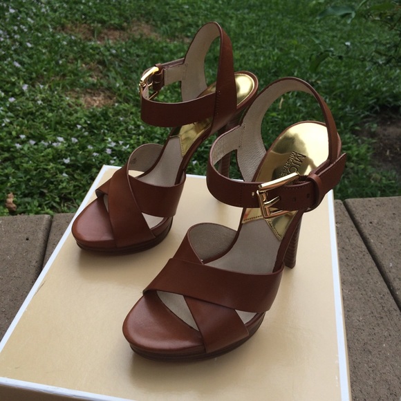 NIB Michael Kors Platform Heels - Picture 4 of 6